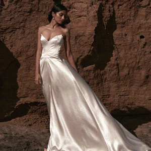 Newhite | Modern Bridal