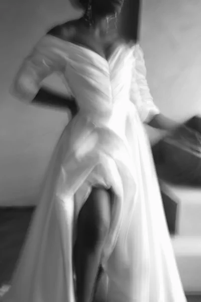 Dress:  Jurgita Bridal and Jenari.de / Photography: Katerina Suipys / Accessoires: Decolove Atelier