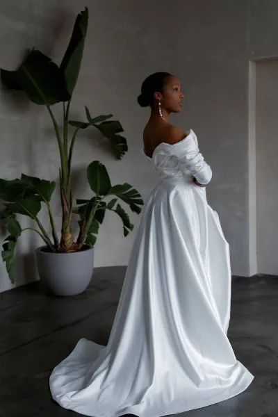 Dress:  Jurgita Bridal and Jenari.de / Photography: Katerina Suipys / Accessoires: Decolove Atelier