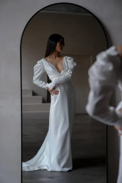 Dress:  Jurgita Bridal and Jenari.de / Photography: Katerina Suipys / Accessoires: Decolove Atelier