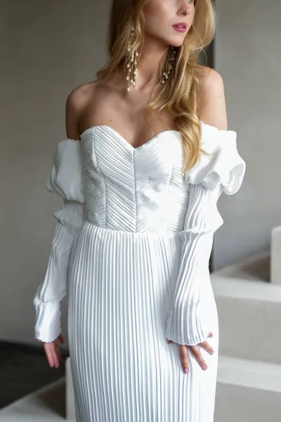 Dress:  Jurgita Bridal and Jenari.de / Photography: Katerina Suipys / Accessoires: Decolove Atelier