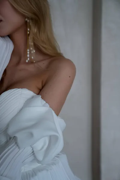 Dress:  Jurgita Bridal and Jenari.de / Photography: Katerina Suipys / Accessoires: Decolove Atelier